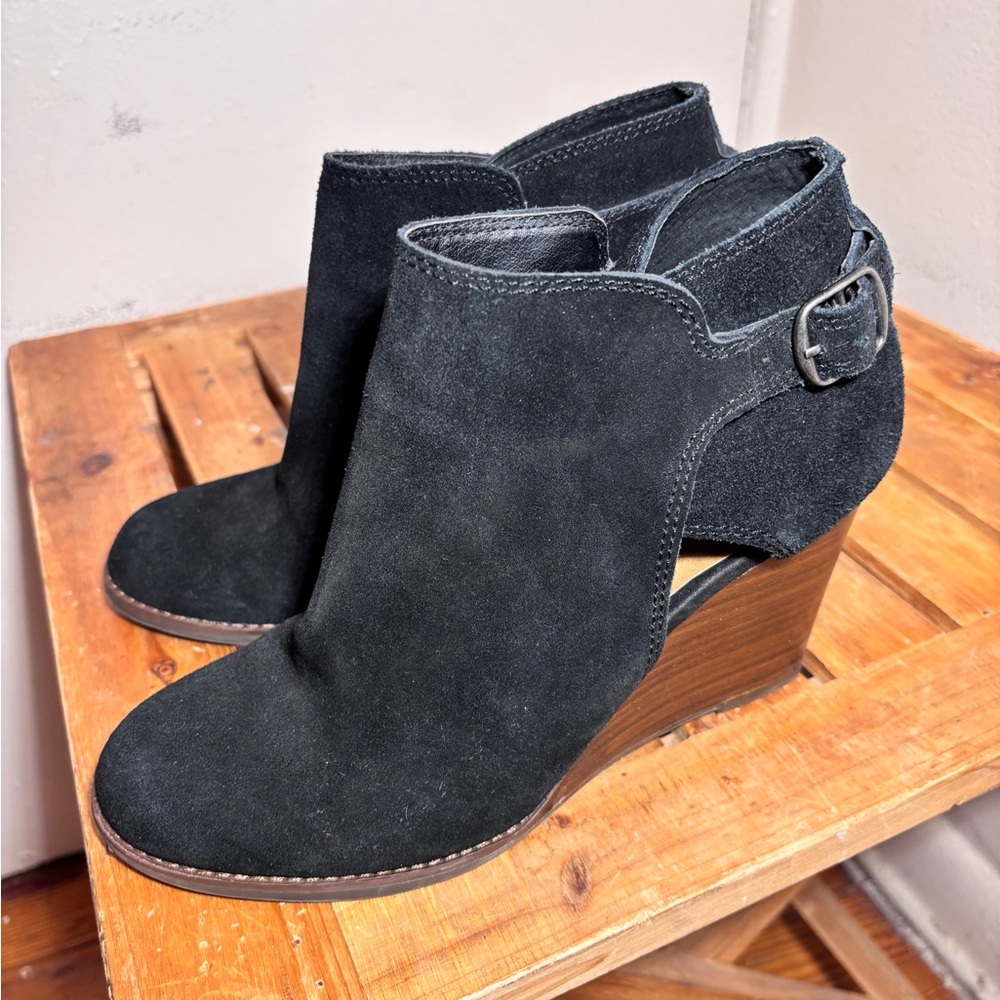 Lucky Brand Yesrah Suede Wedge Sandal